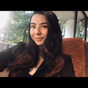 Meet your Posher, Dayana